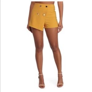 Buttons On Tap Professional Shorts Size: L Windsor